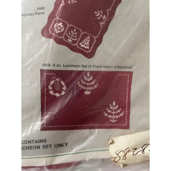 Bucilla Christmas Needlecraft Luncheon Set Kit 1909 "Holiday Ornaments" 8 Pieces - Picture 6 of 12